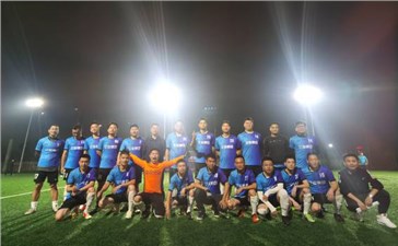 绿茵场绽放青春风采 市交投集团足球队首战告捷