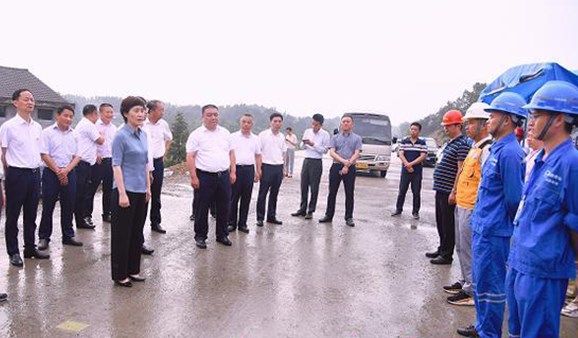 市长夏日“送清凉”，慰问重点交通项目一线建设者！