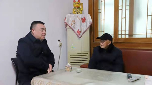  春节慰问送党员 浓浓关怀暖人心